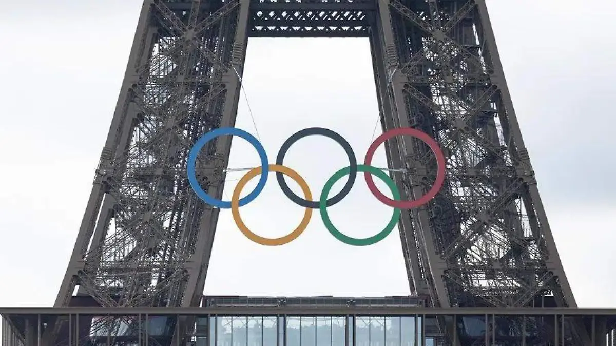 Los Aros Olímpicos en la Torre Eiffel. EFEEPAAndre Pain